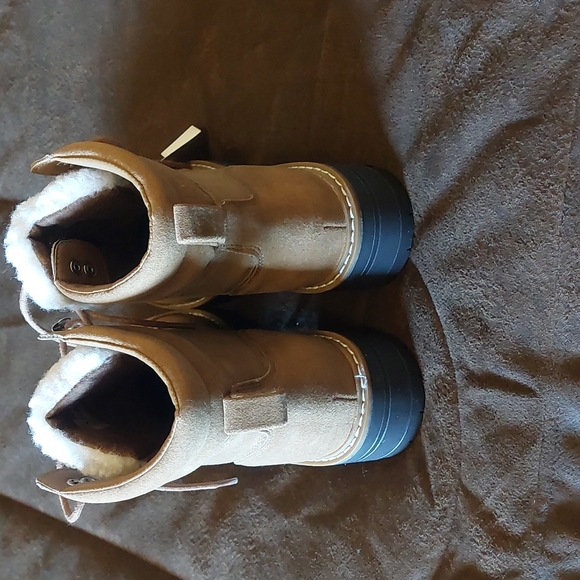 High top hiking boots with memory foam - NWT - Picture 3 of 9